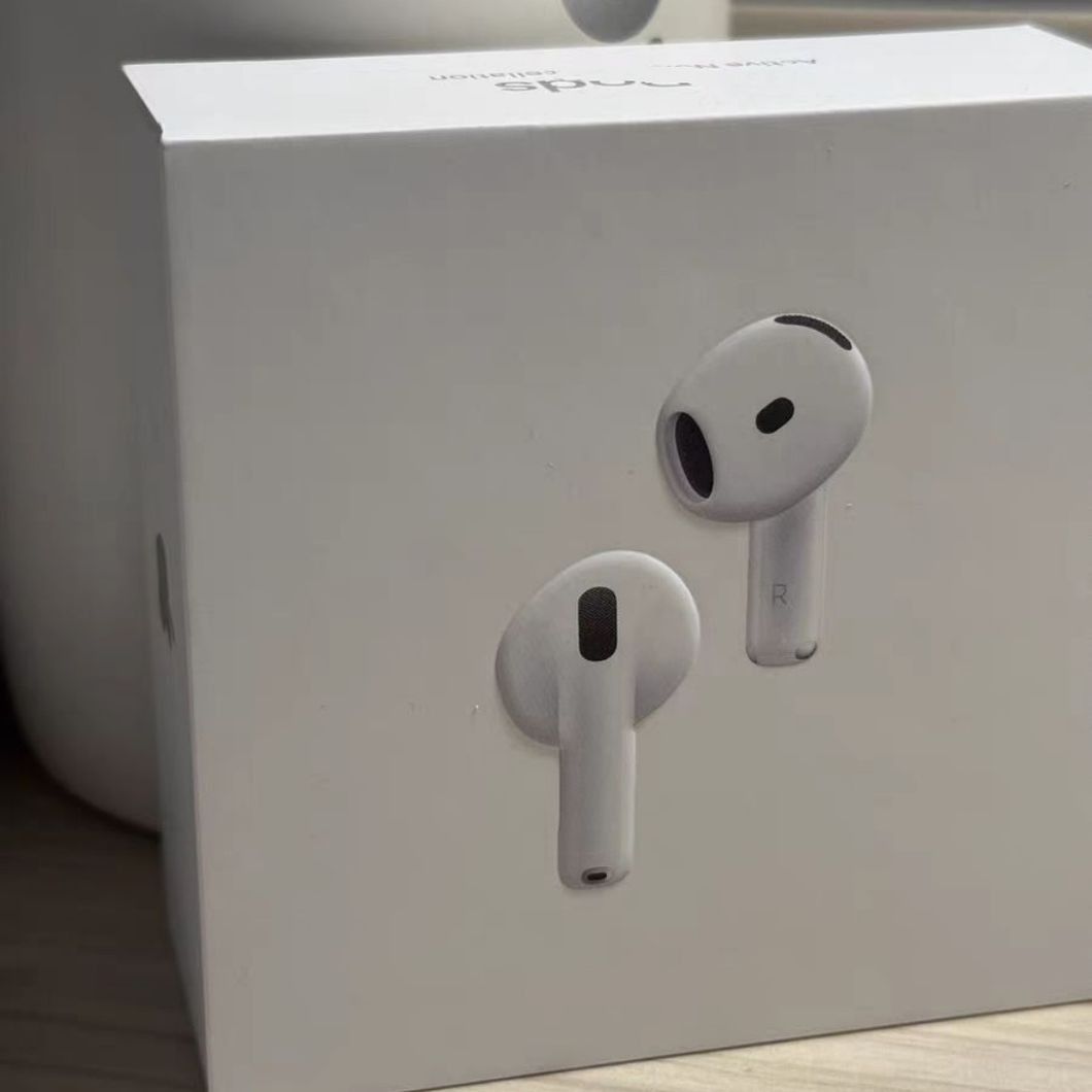 White Active Noise Cancelling True Wireless Bluetooth Earbuds